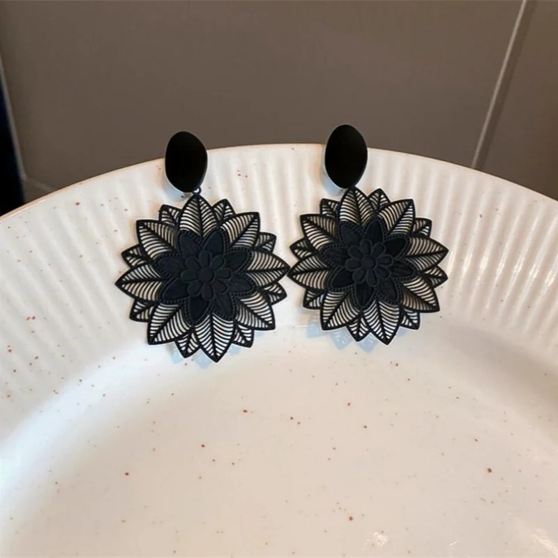 Retro Fashion Black Hollow Lac - огляд і ціна Vintage Fashion Korea