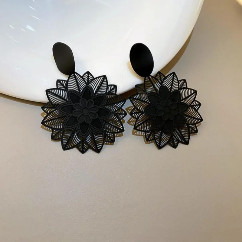 Retro Fashion Black Hollow Lac - огляд і ціна Vintage Fashion Korea
